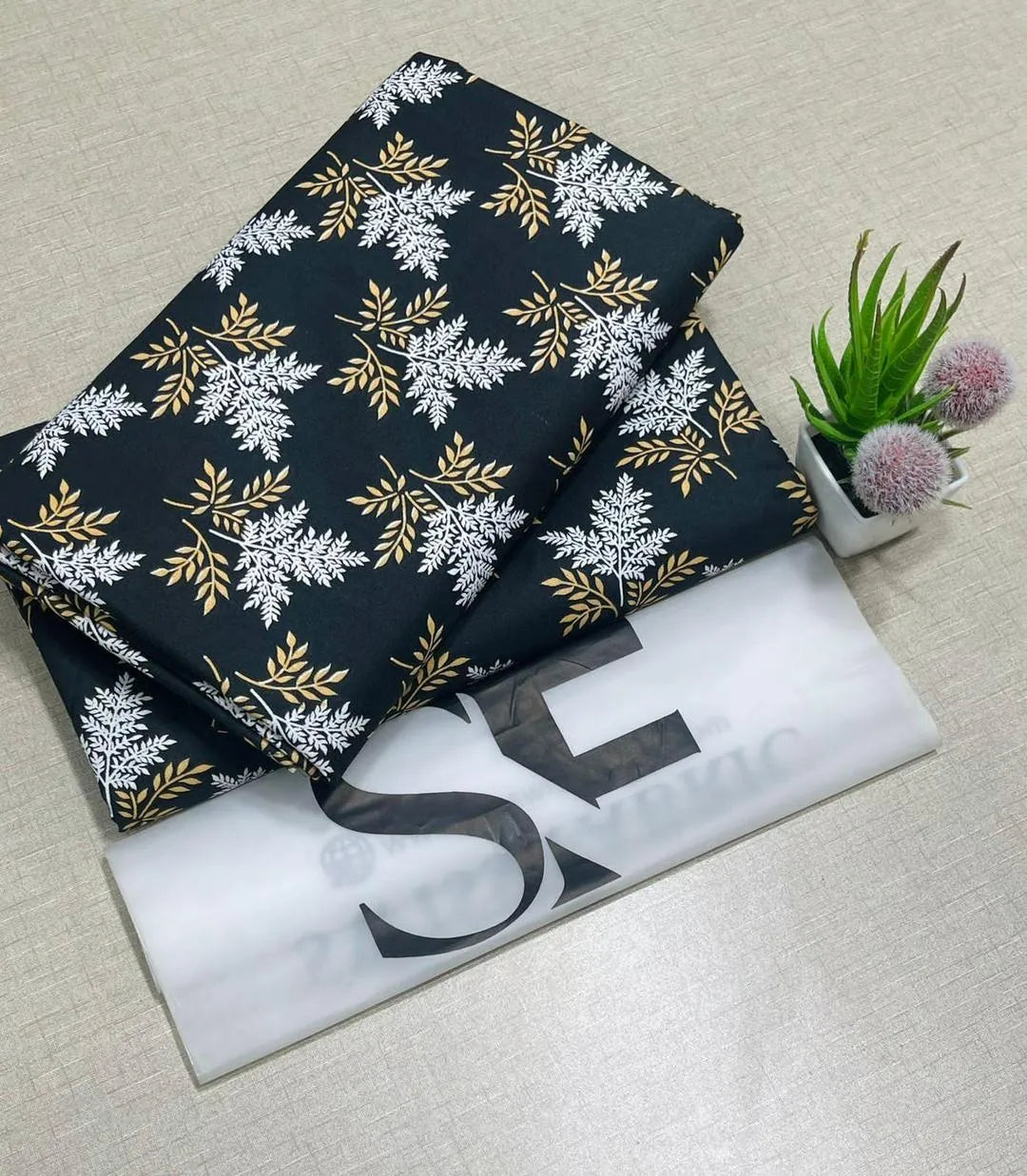 2 Pcs Women's Unstitched Printed Suit..?
